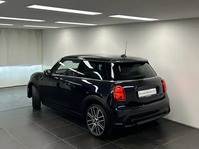Mini Hatch view 3