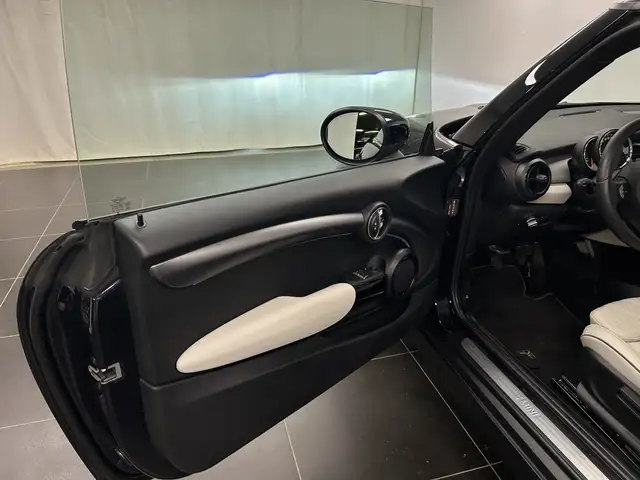 Mini Hatch view 14