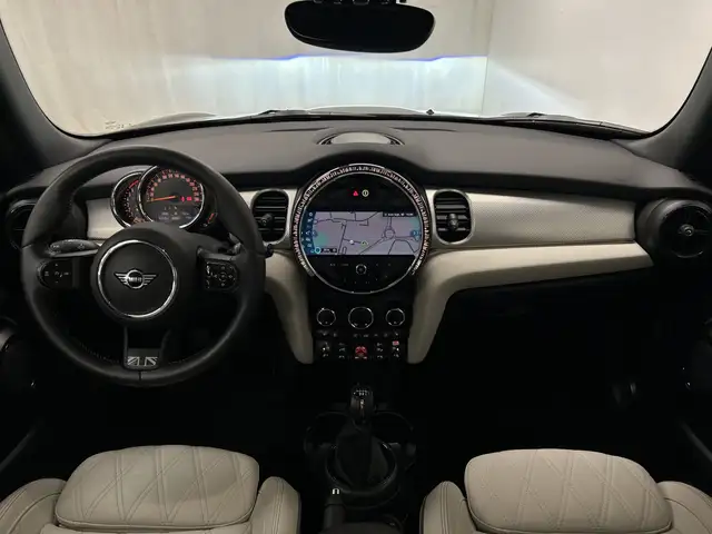 Mini Hatch view 5