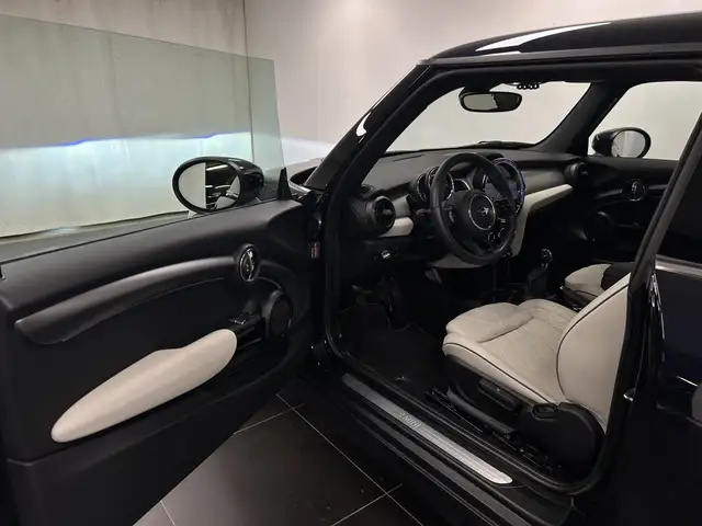 Mini Hatch view 13