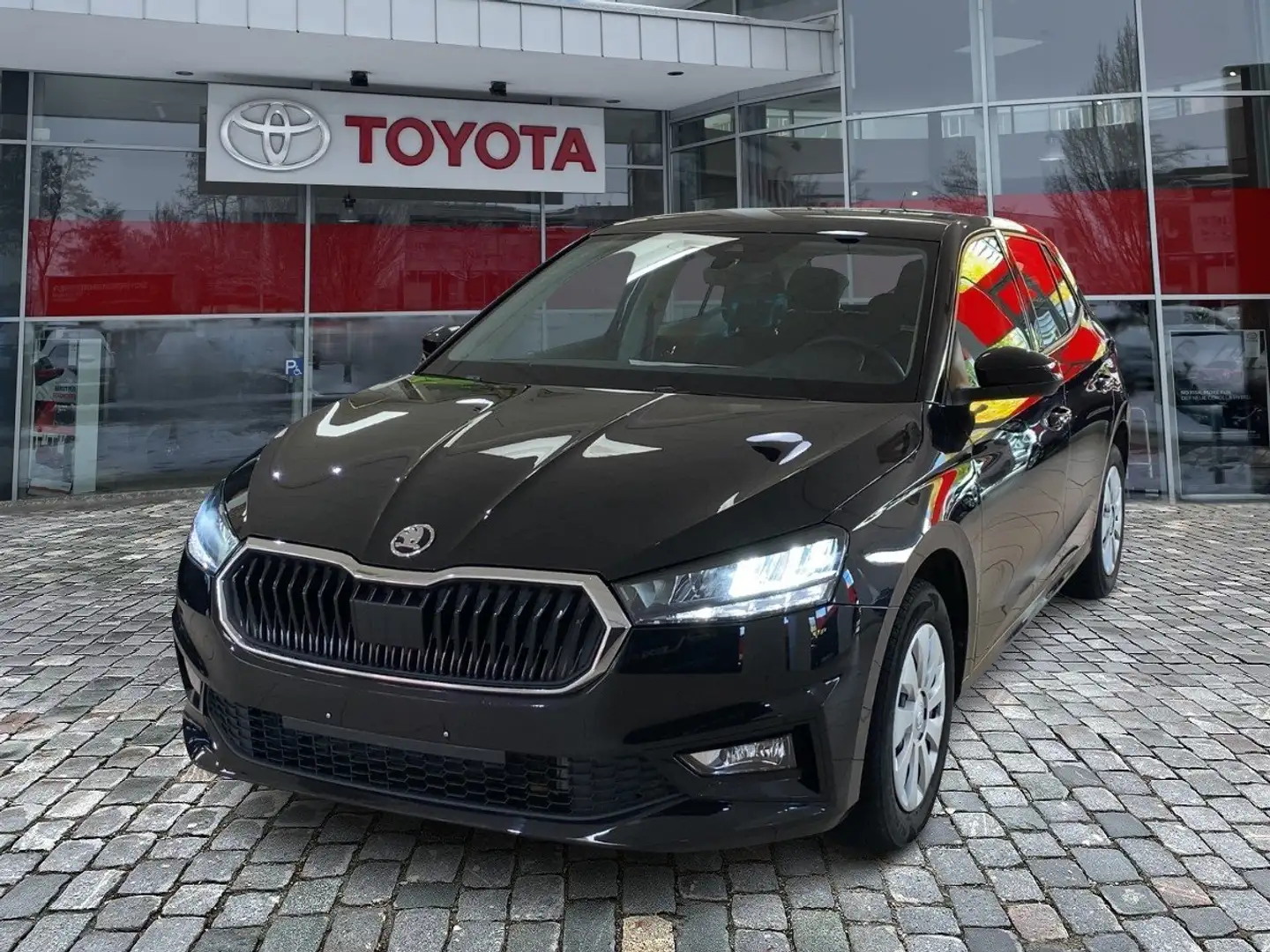 Skoda Fabia 1.0 TSI Ambition sparsamer Kleinwagen Schwarz - 1