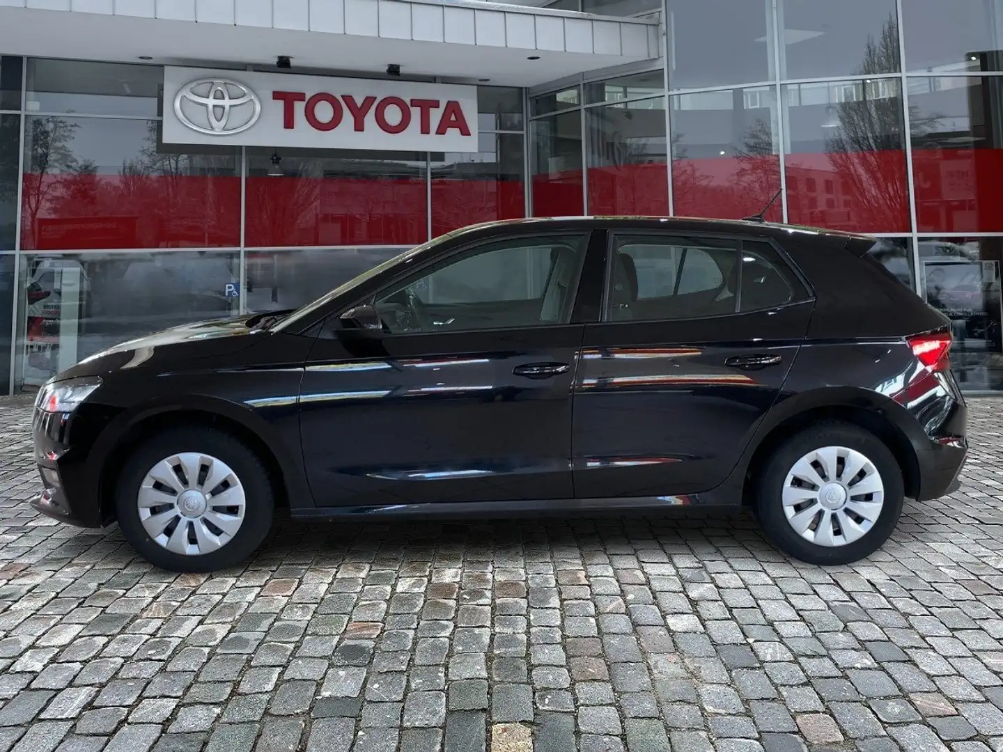 Skoda Fabia 1.0 TSI Ambition sparsamer Kleinwagen Schwarz - 2