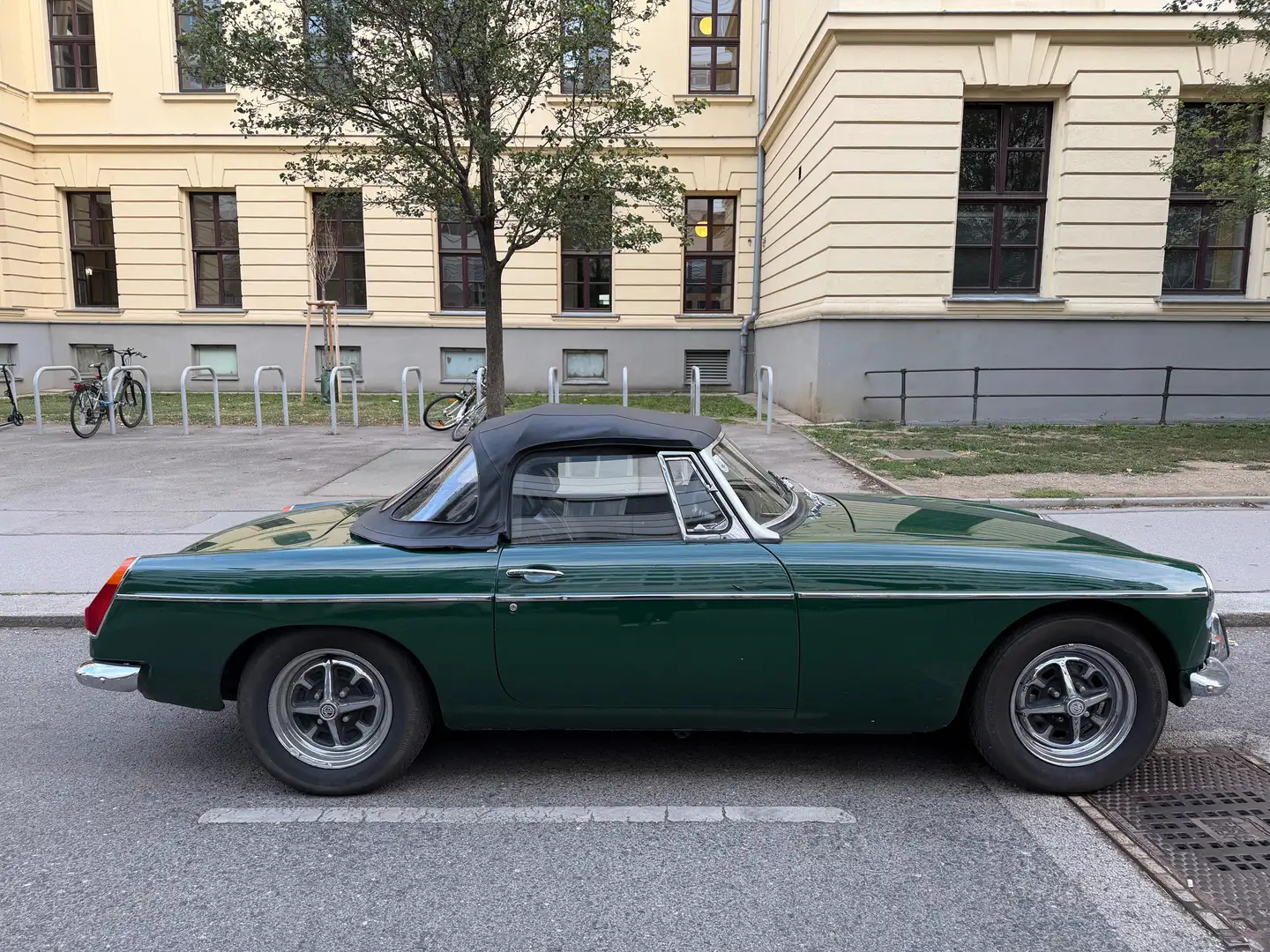 MG MGB Cabrio Grün - 1