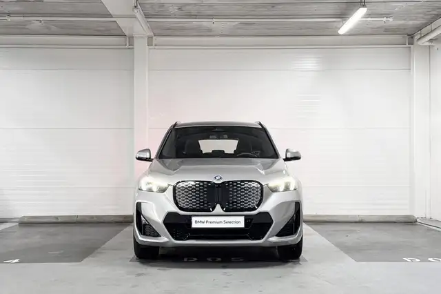 BMW Ix1 view 5