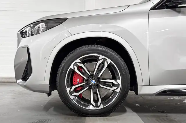 BMW Ix1 view 4