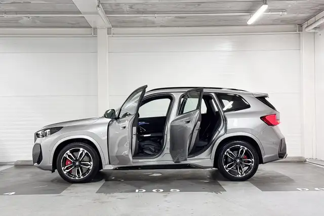 BMW Ix1 view 3