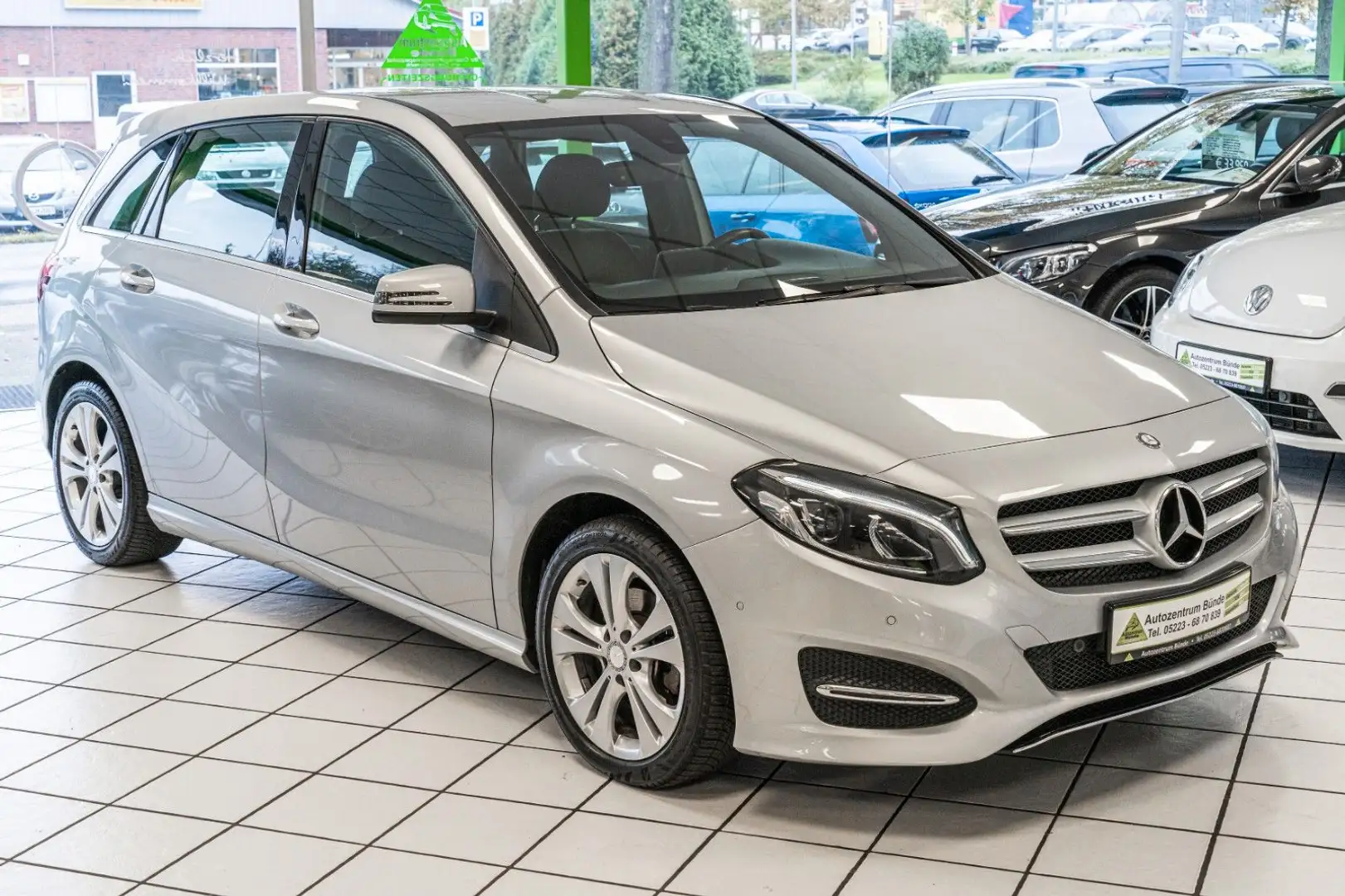Mercedes-Benz B 180 BlueEFFICIENCY 122 PS Automatik LED Navi Silber - 1