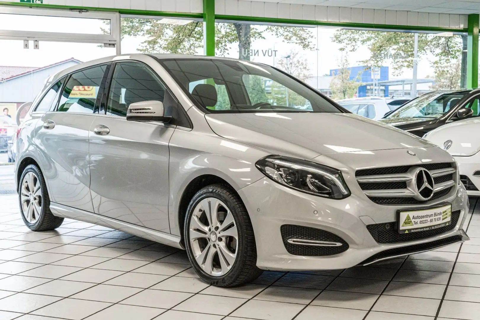 Mercedes-Benz B 180 BlueEFFICIENCY 122 PS Automatik LED Navi Silber - 2