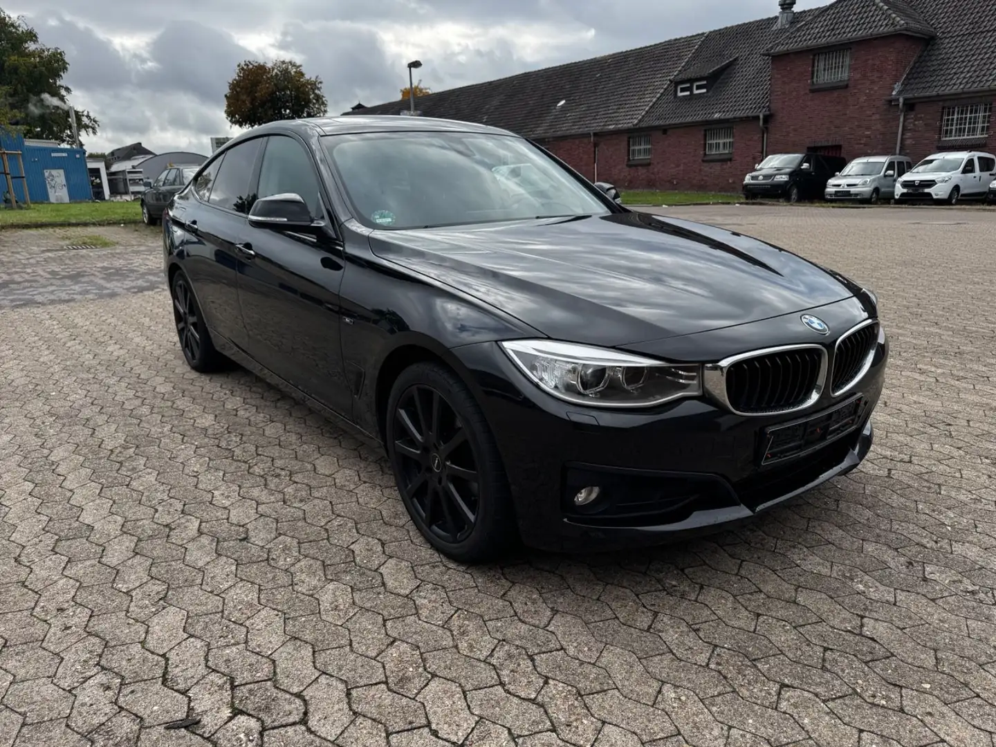 BMW 320 Sport Navi Xenon Leder Pano Schwarz - 1