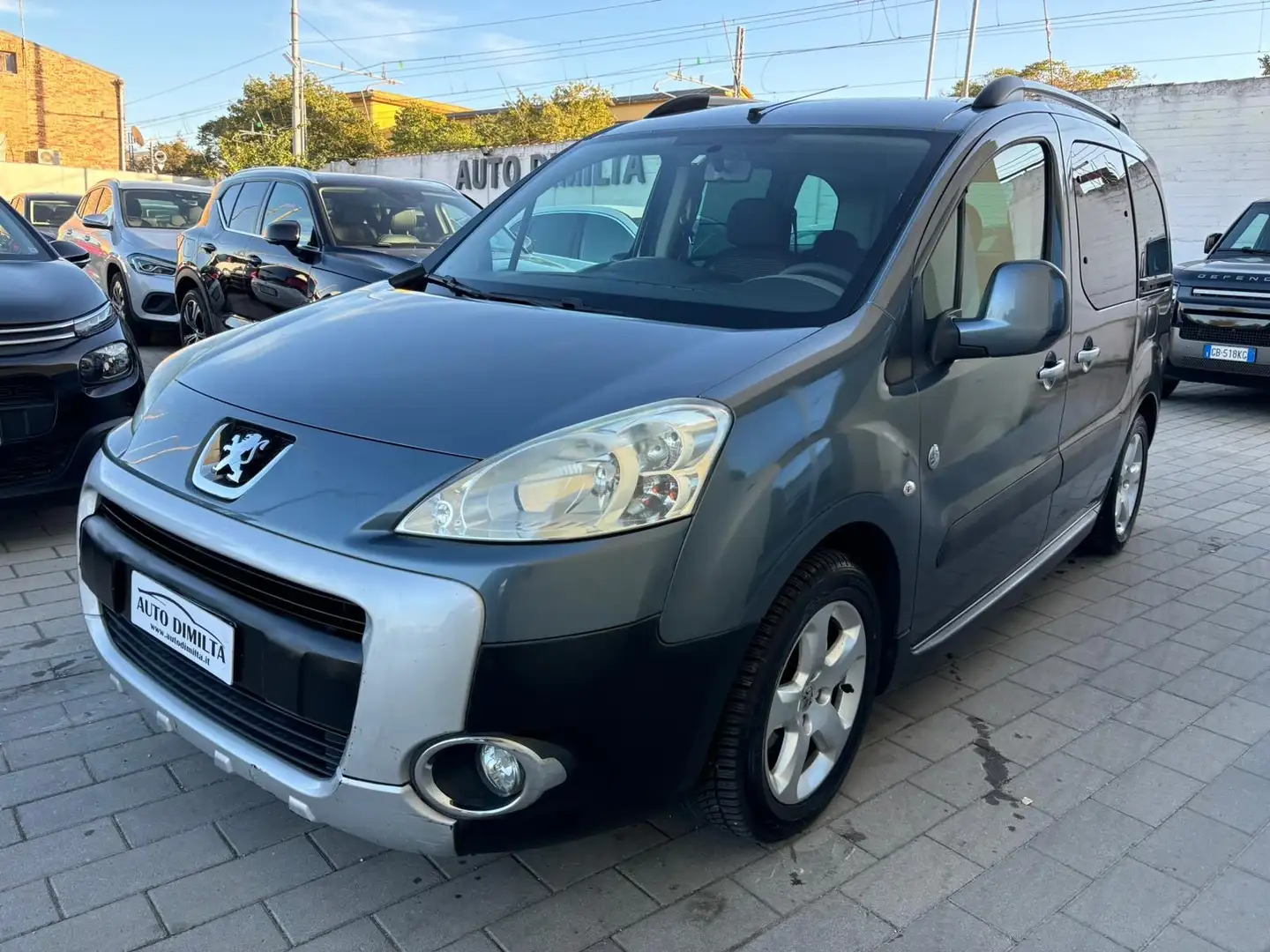 Peugeot Partner UNICO PROPRIETARIO   1.6 hdi Outdoor 90cv fap Gris - 2