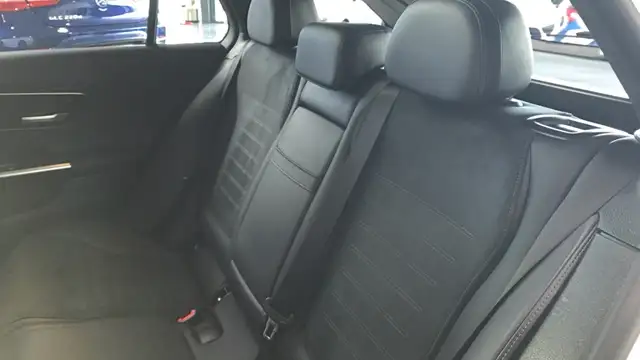 Mercedes-Benz 300 view 11