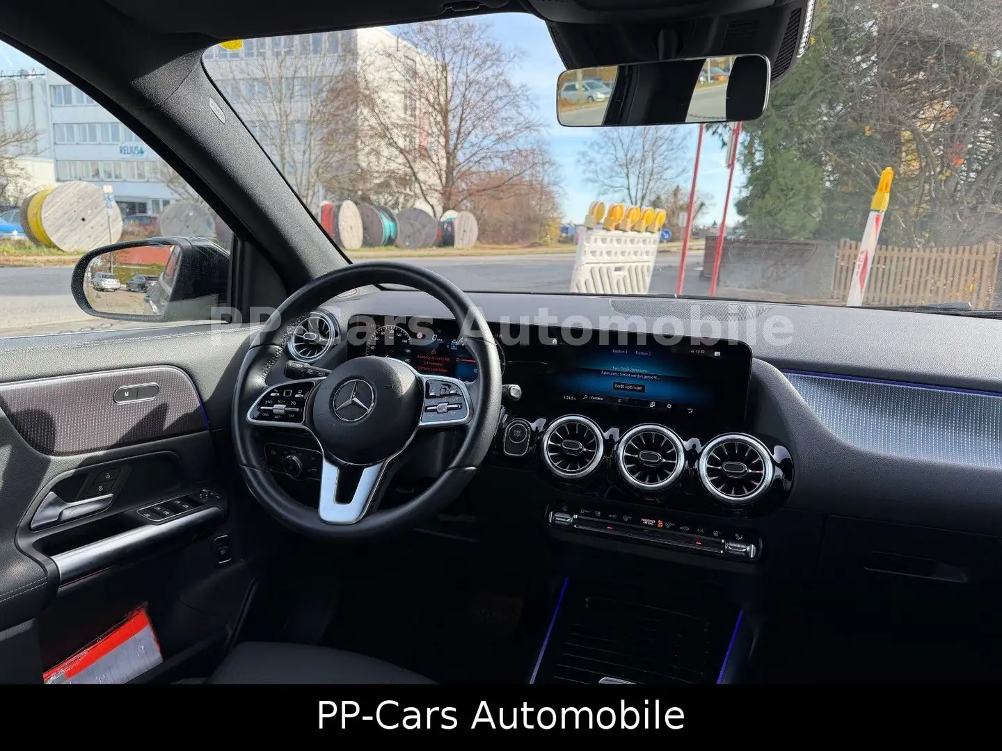 Mercedes-Benz EQA 300 4MATIC Advanced*MBUX*SHZ*Kamera*MY2024 Schwarz - 2