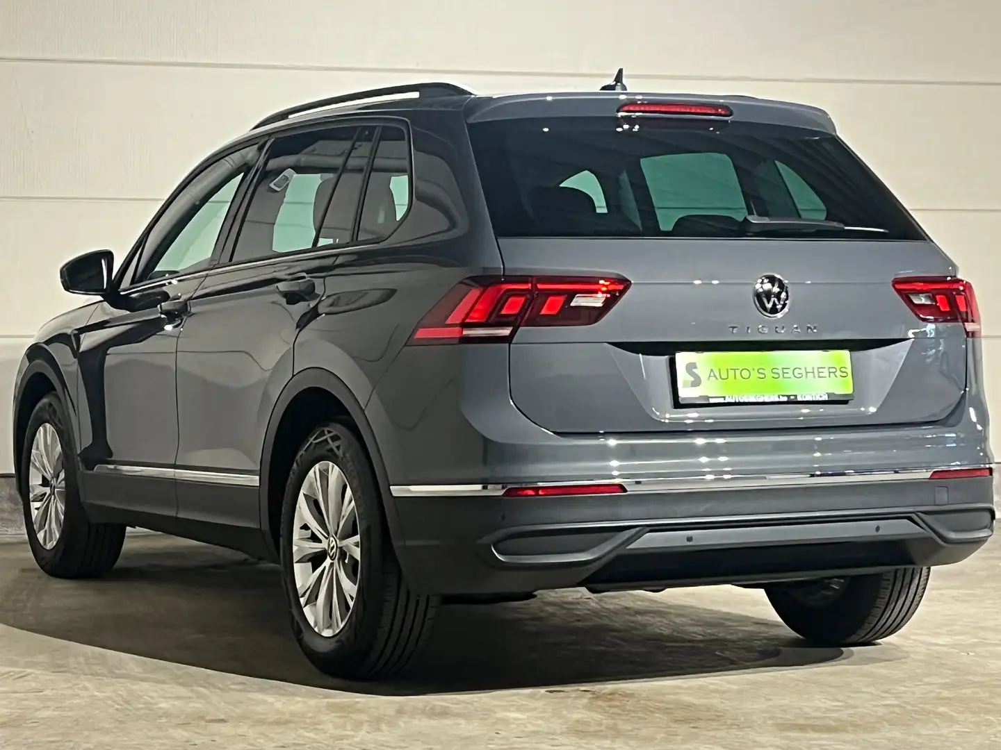 Volkswagen Tiguan 1.5 TSI Life OPF DSG Grijs - 2