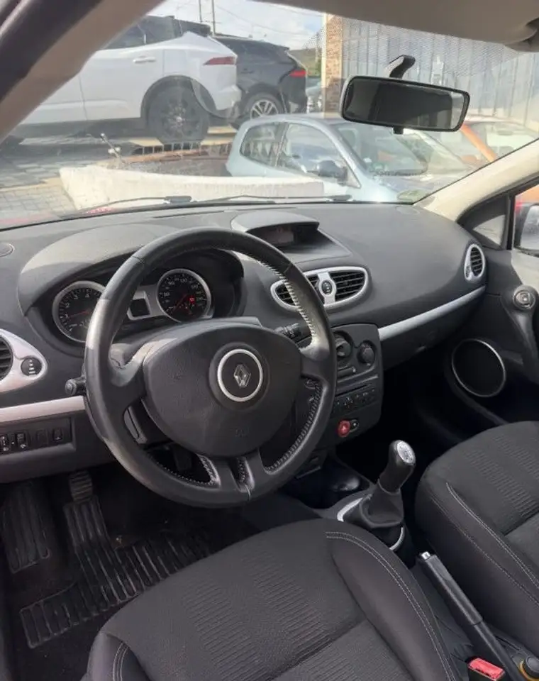 Renault Clio Citadine 3 portes — photo 9