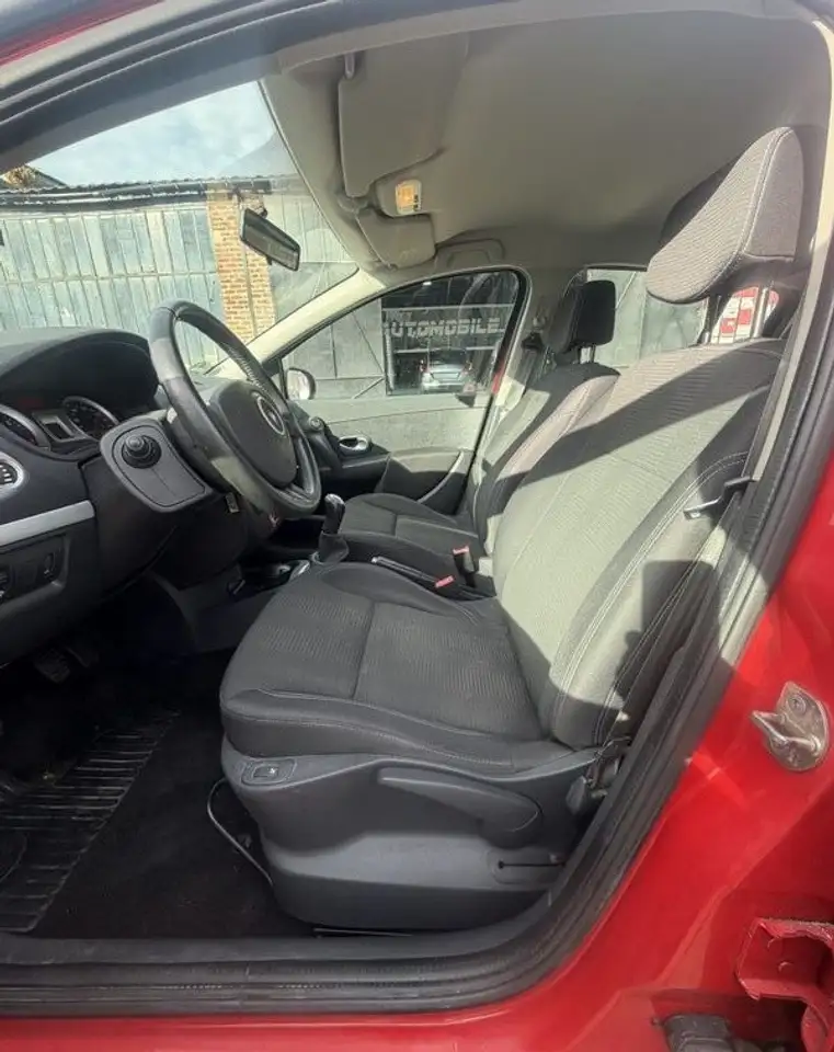 Renault Clio Citadine 3 portes — photo 10