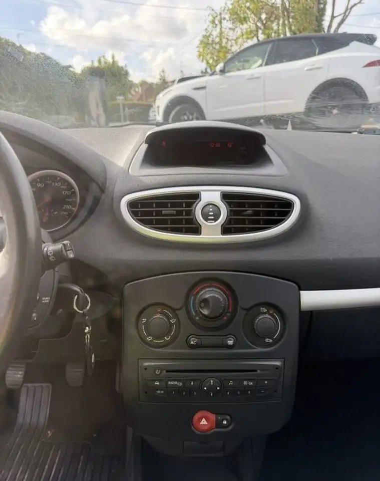 Renault Clio Citadine 3 portes — photo 13