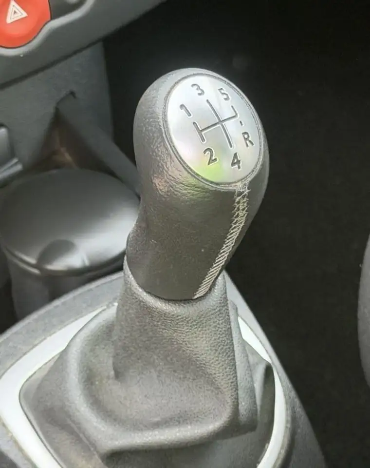 Renault Clio Citadine 3 portes — photo 12