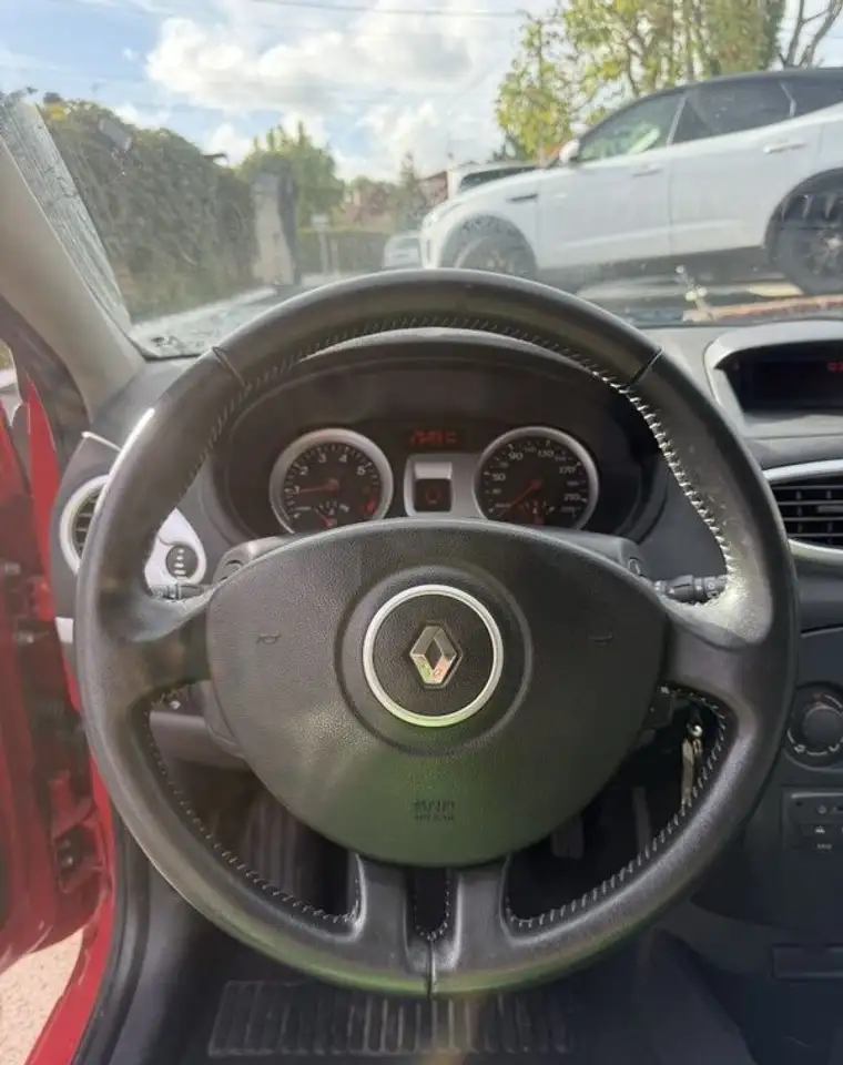 Renault Clio Citadine 3 portes — photo 8