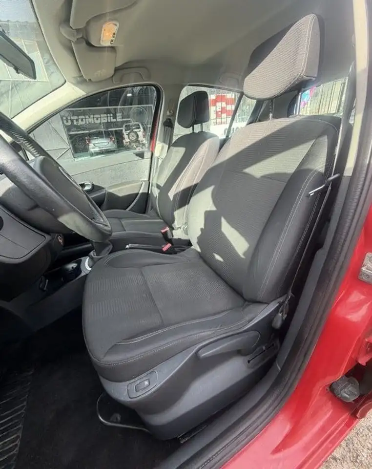Renault Clio Citadine 3 portes — photo 11