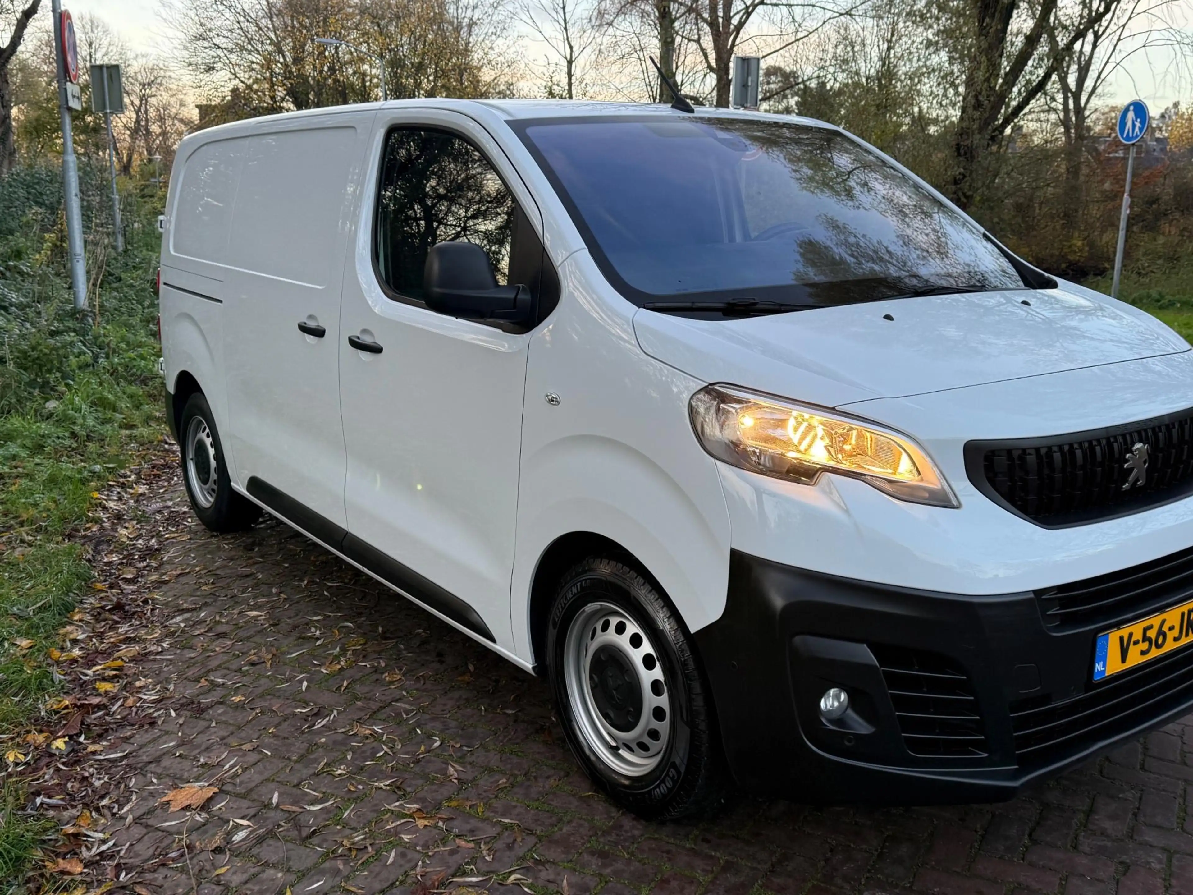 Peugeot Expert 2.0 BlueHDI 145 S&S L2 Aut. 1 Eig.b.j. 4-2023 7000 — photo 4