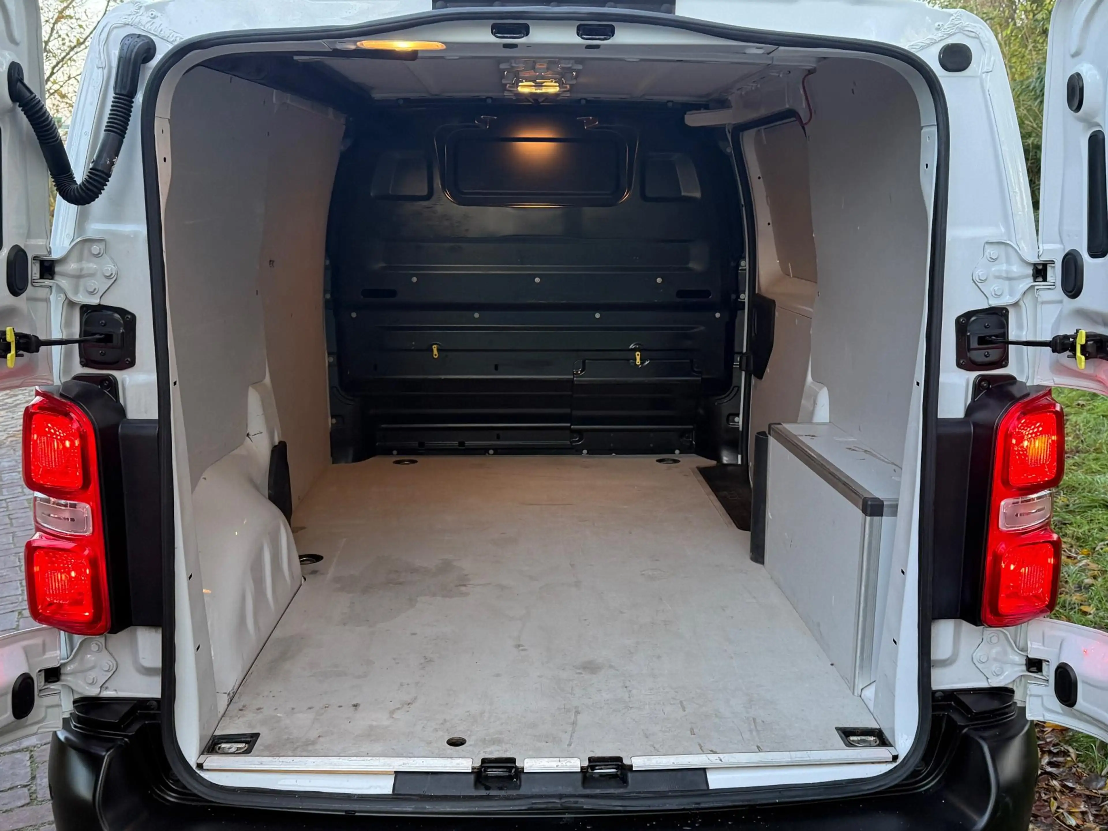 Peugeot Expert 2.0 BlueHDI 145 S&S L2 Aut. 1 Eig.b.j. 4-2023 7000 — photo 7