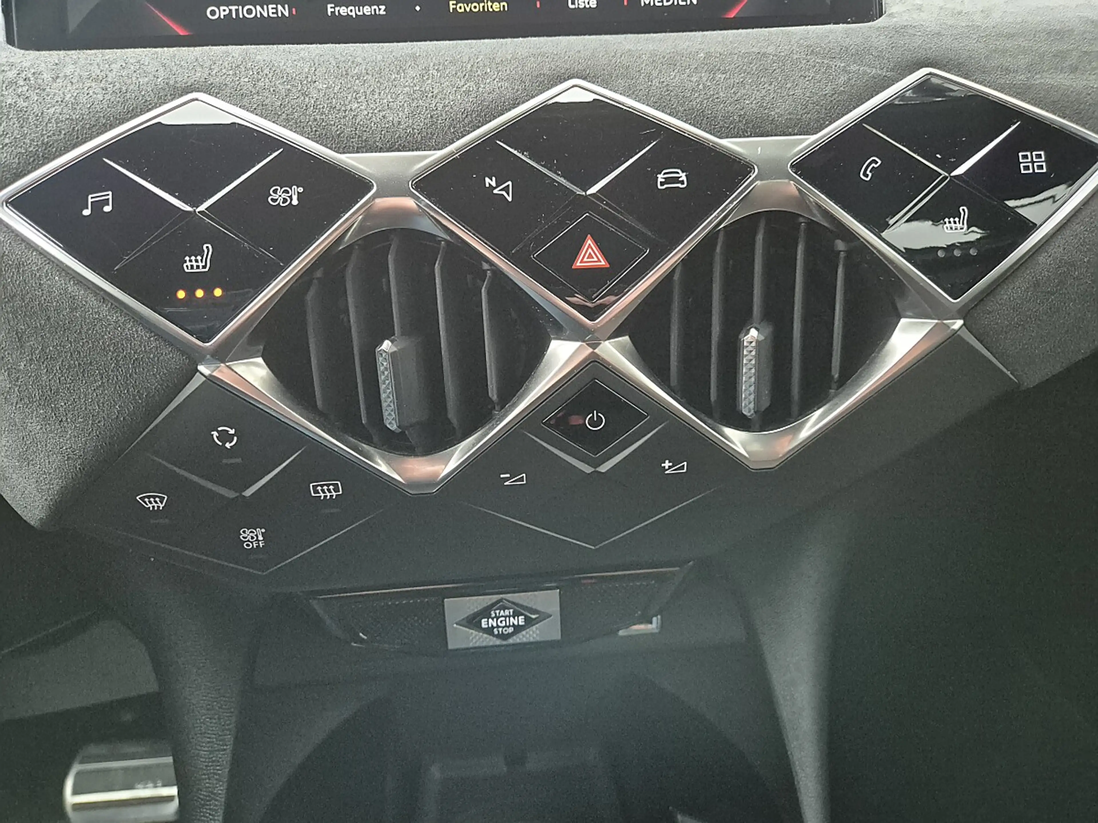 DS Automobiles DS 3 DS3 Crossback PureTech 155 S&S EAT8 Performance... — photo 9