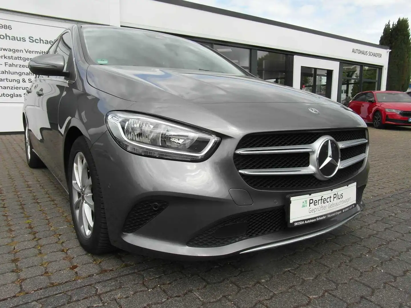 Mercedes-Benz B 180 7G-DCT Edition 19 B180, Navi,AHK,Alu,PDC Grau - 1