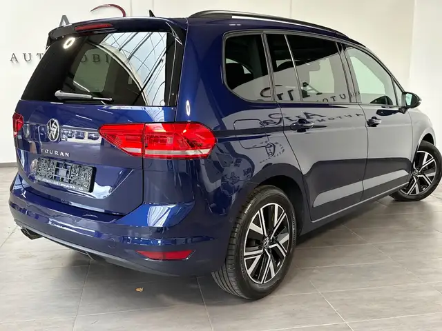 Volkswagen Touran view 4