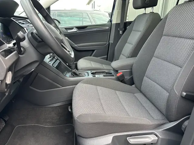 Volkswagen Touran view 13