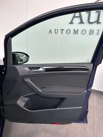 Volkswagen Touran view 11