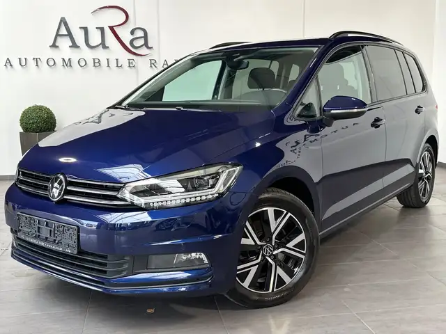 Volkswagen Touran view 2