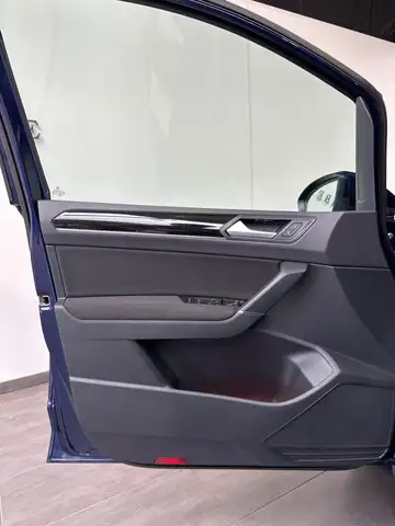 Volkswagen Touran view 10