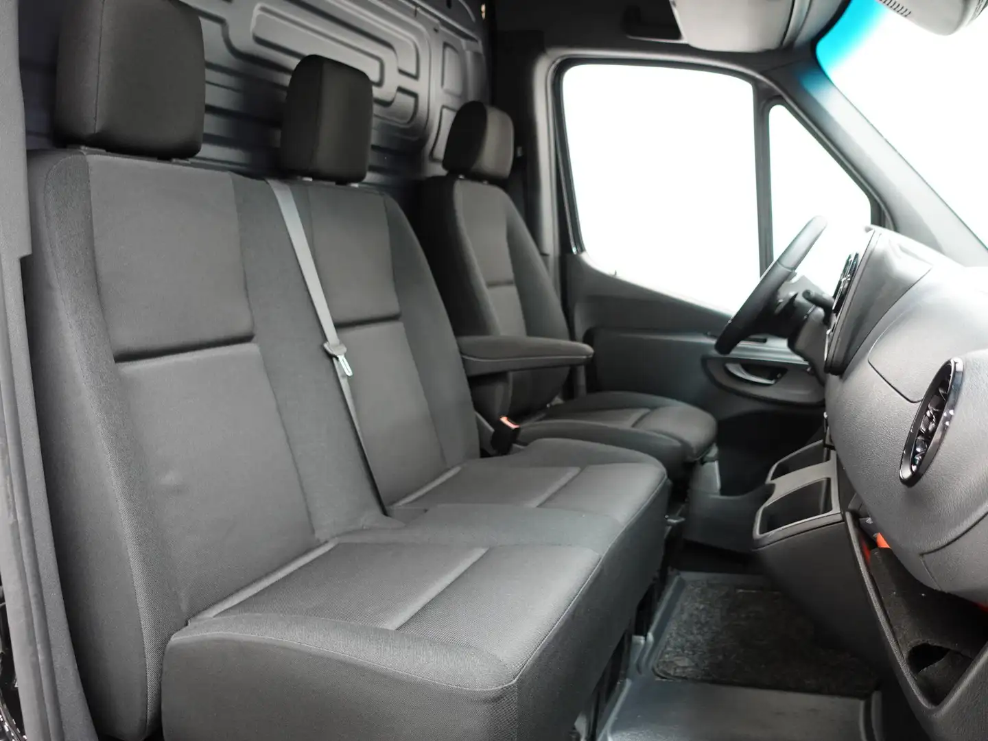 Mercedes-Benz Sprinter 315 L2H2 Automaat Cruise Navi Trekhaak Noir - 2