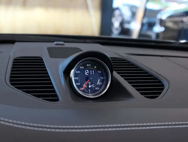 Porsche 911 view 24