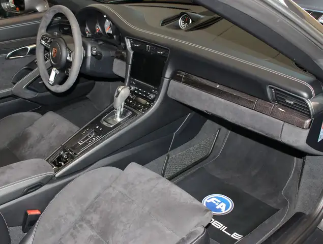 Porsche 911 view 14