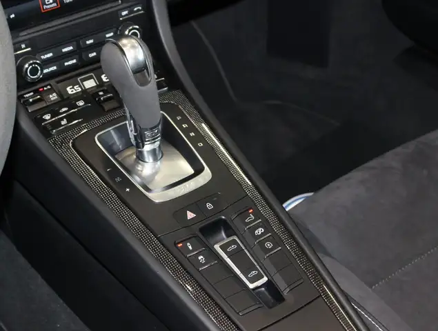 Porsche 911 view 21