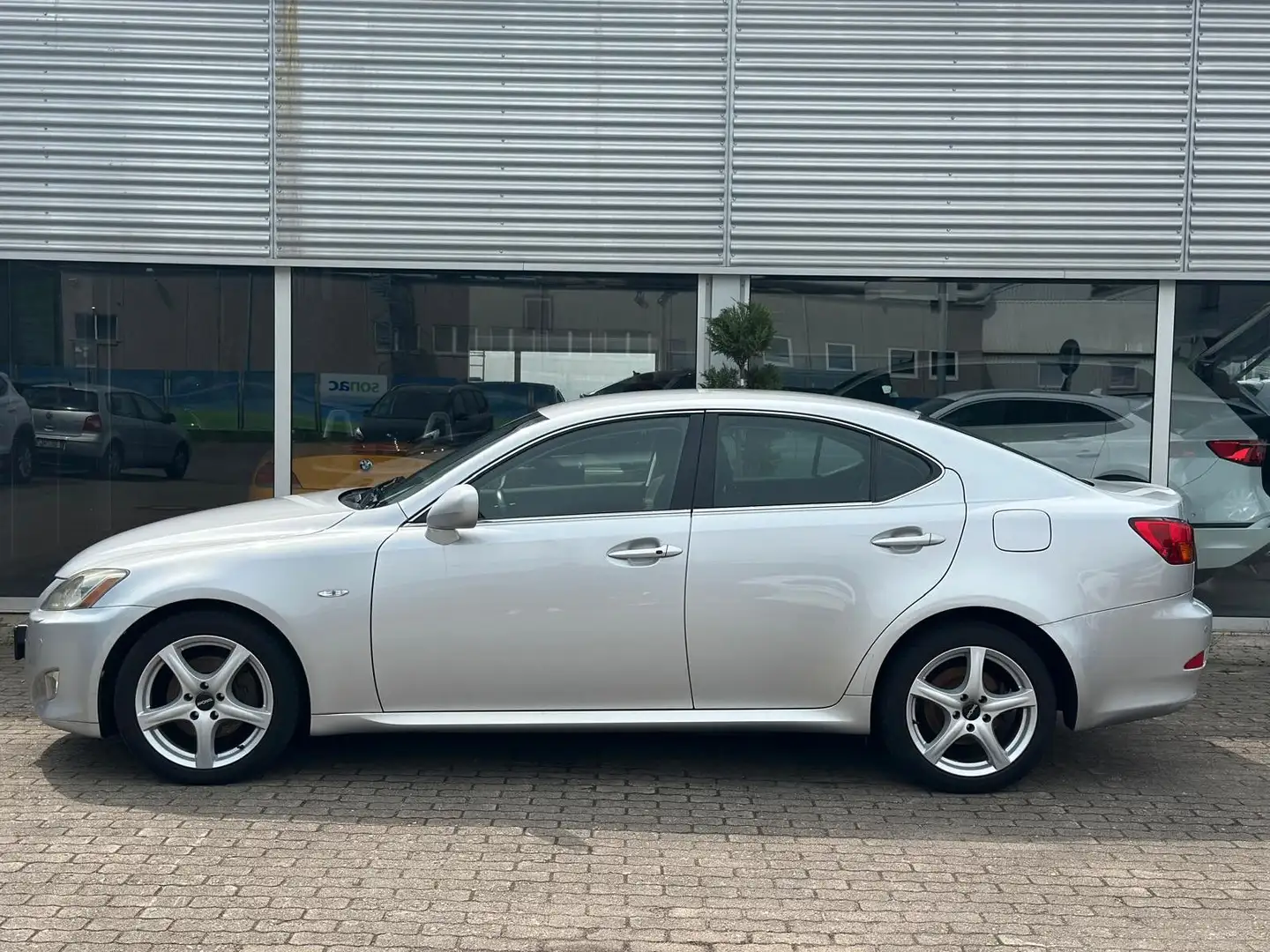 Lexus IS 220d | Standheizung | PDC | Klimaautomatik Silber - 2