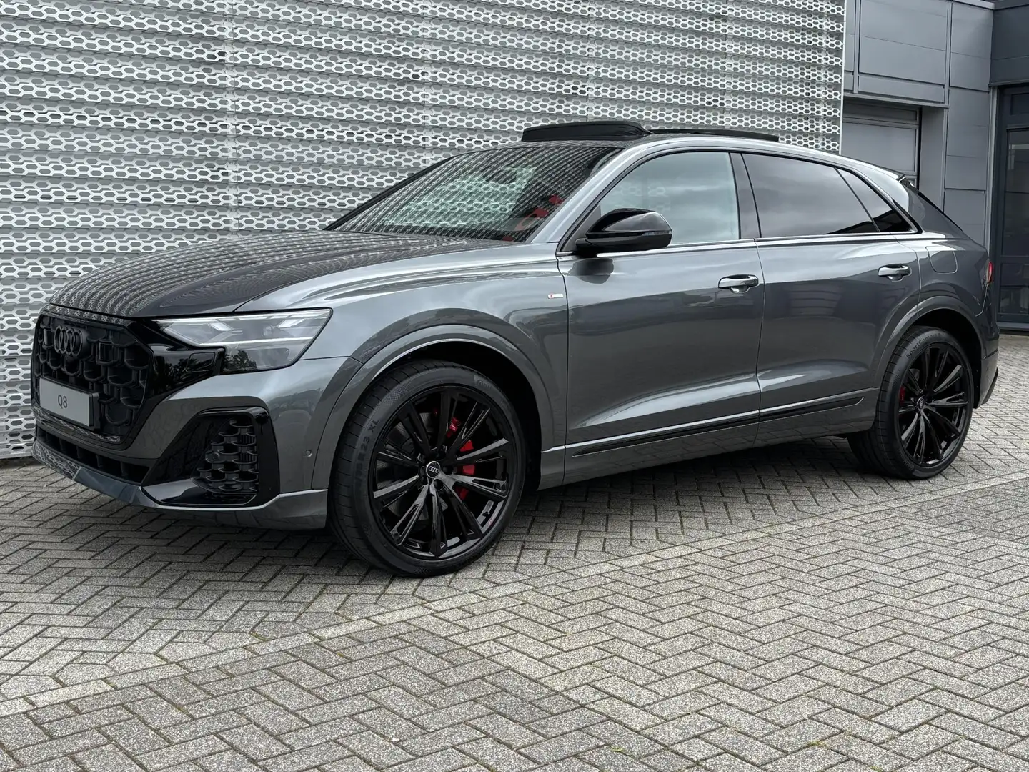Audi Q8 Pro Line S 55 TFSI e 290 kW / 394 PK SUV Grijs - 2