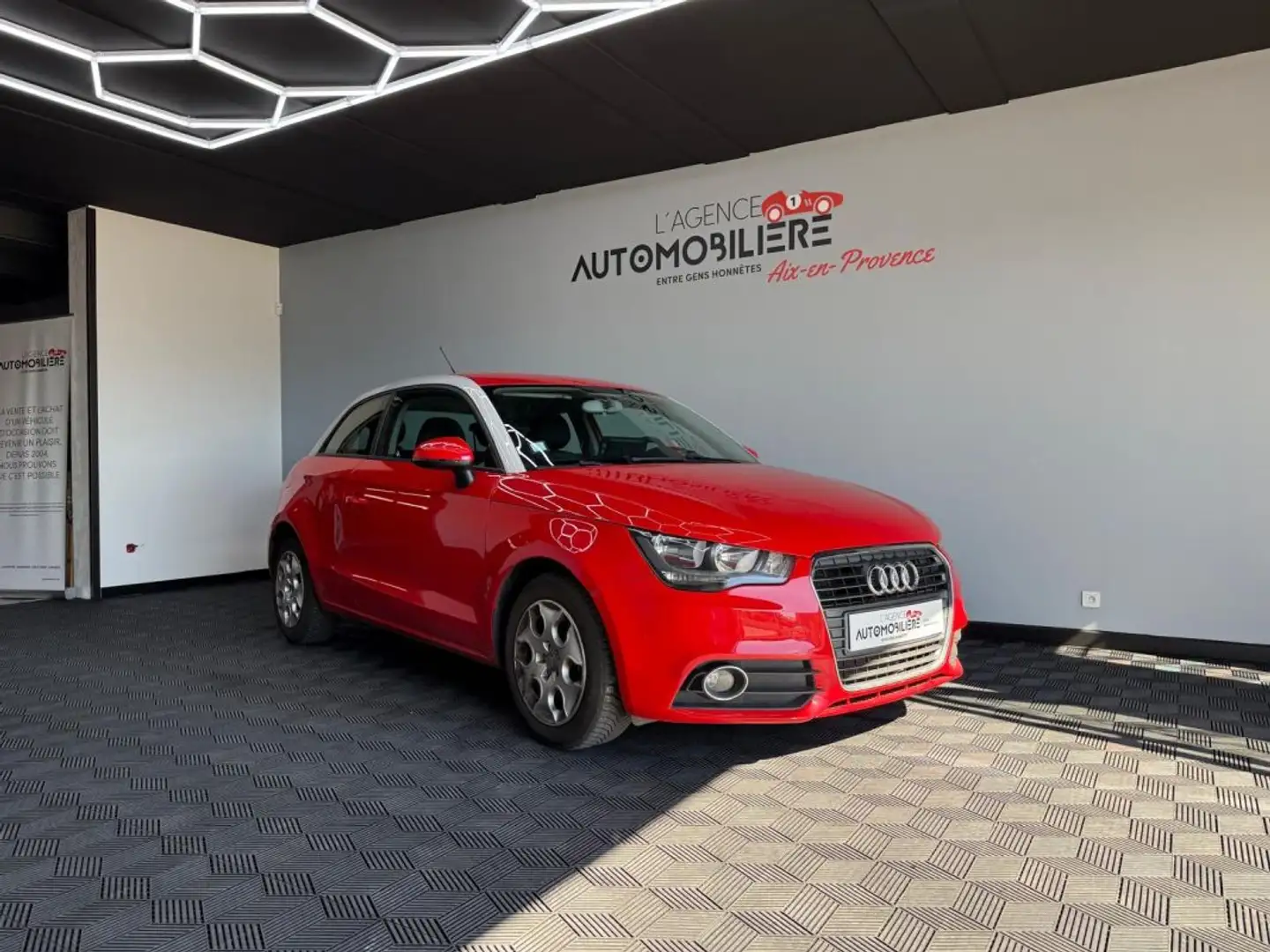 Audi A1 1.2 TFSI 86 ch – Finition Attraction Rot - 1