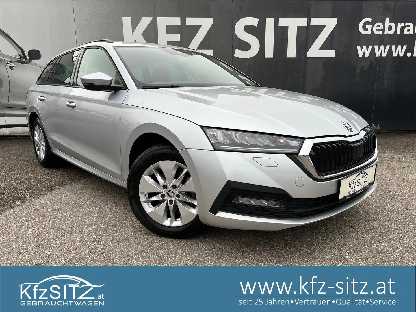 Skoda Octavia Combi 2,0 TDI DSG | ACC*NAVI Silber - 1