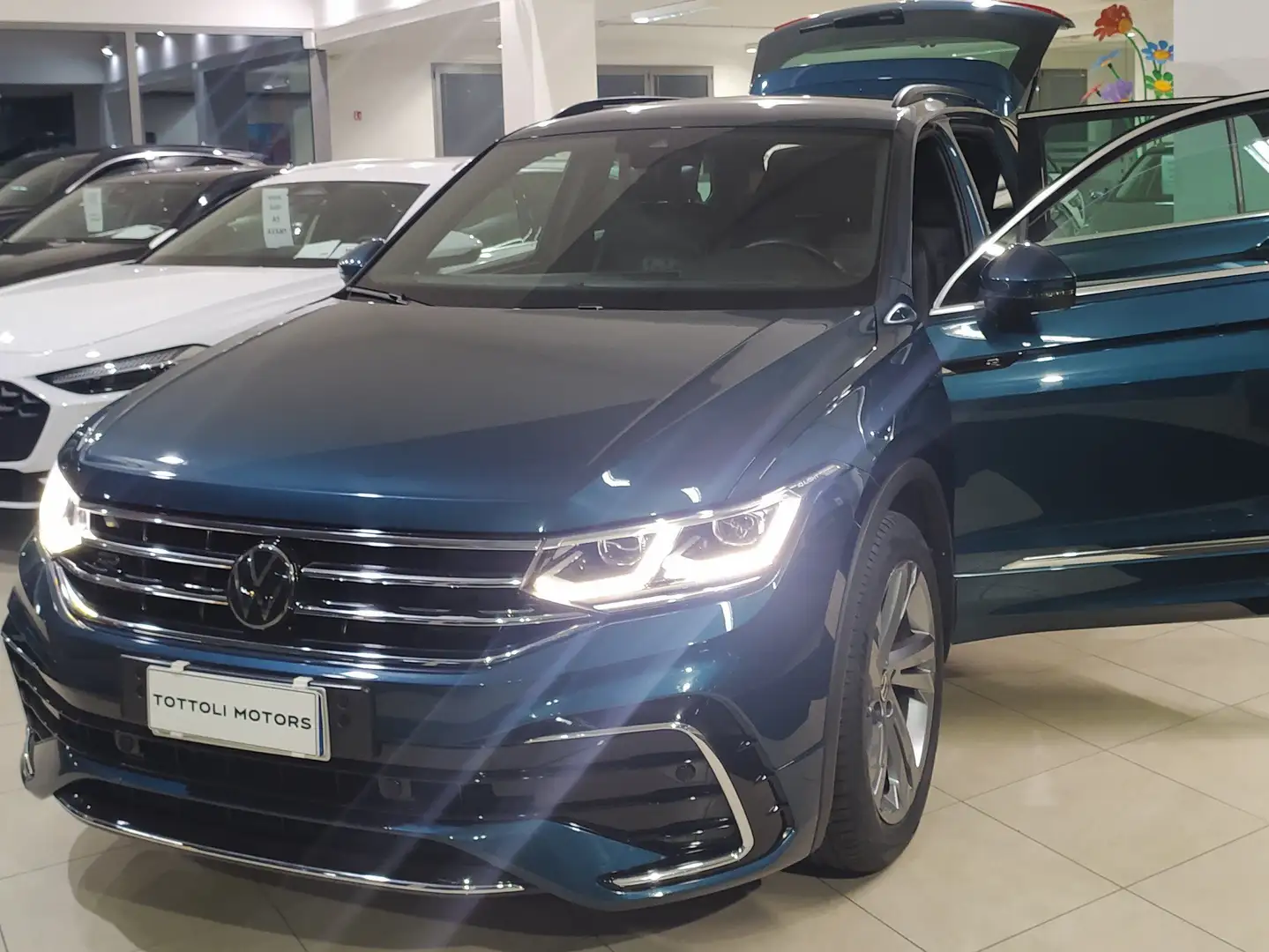 Volkswagen Tiguan Tiguan 2.0 tdi R-Line 150cv dsg IVA ESPOSTA Blu/Azzurro - 2