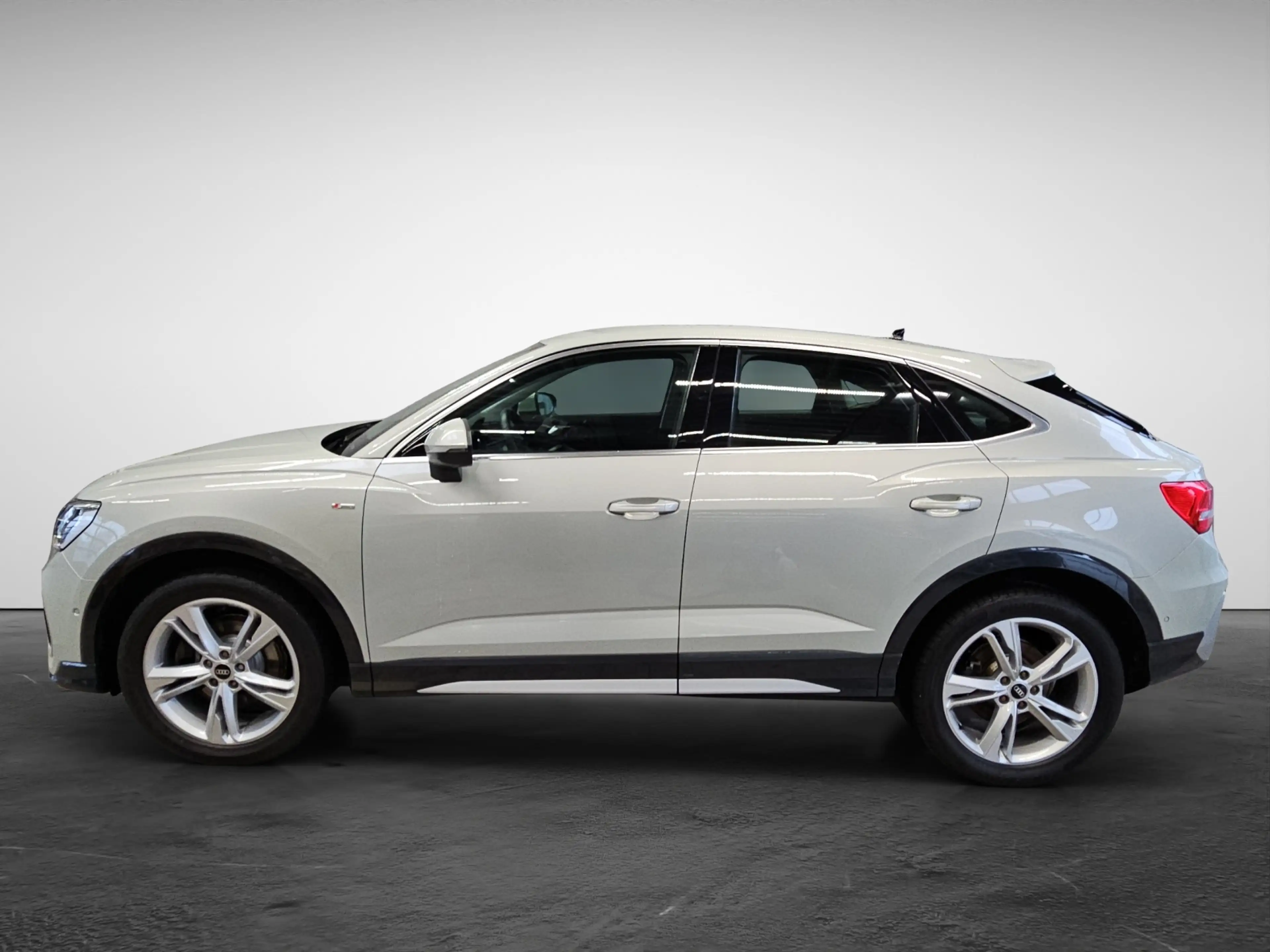 Audi Q3 Sportback 40 TFSI quattro S line NaviPlus AHK A... — photo 3