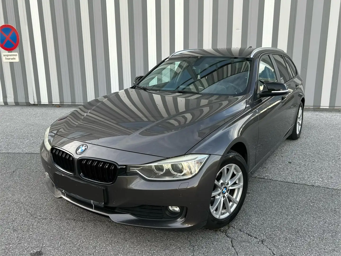 BMW 318 318d Touring PICKERL BIS:2/2027 - 1
