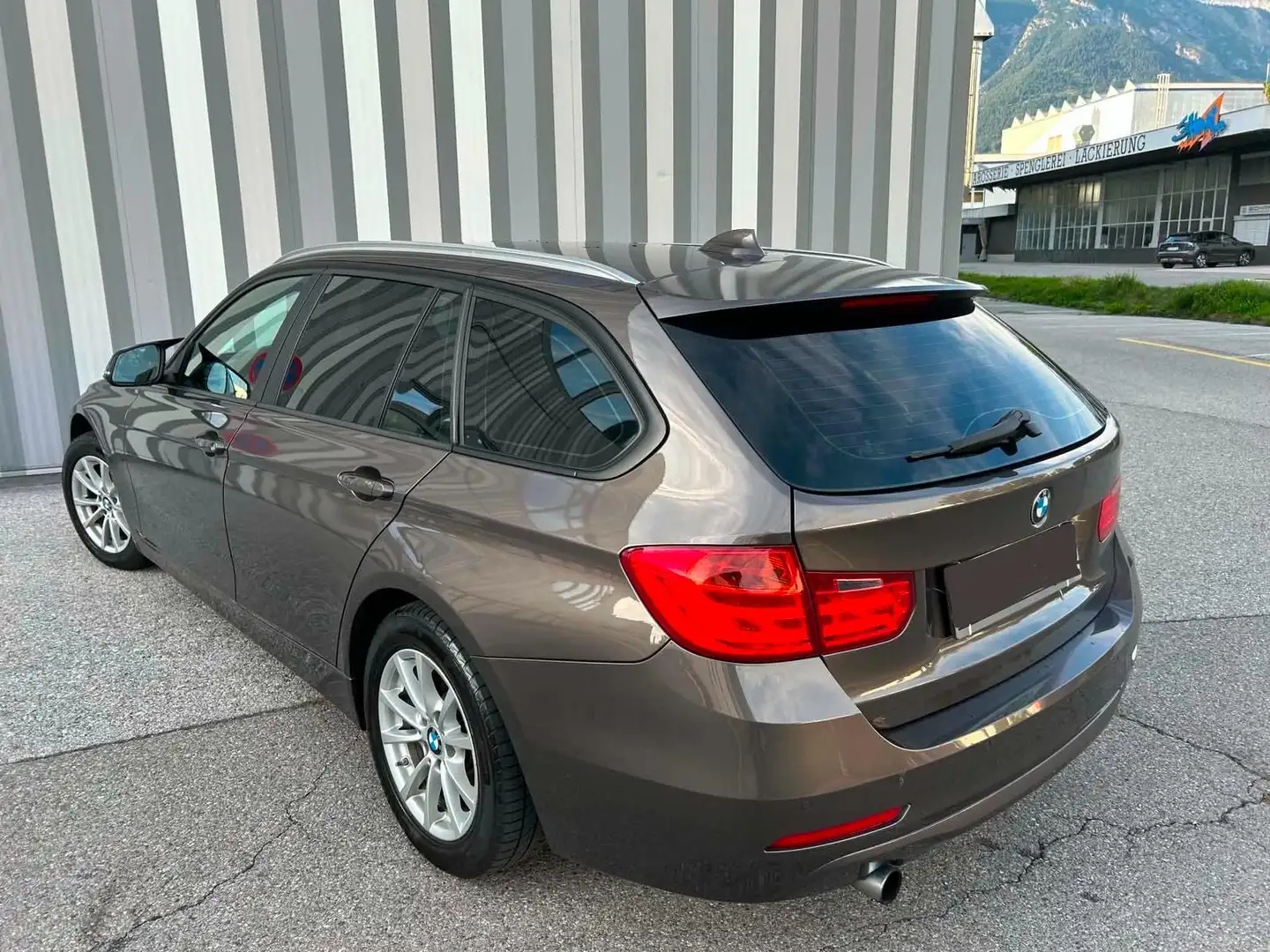 BMW 318 318d Touring PICKERL BIS:2/2027 - 2