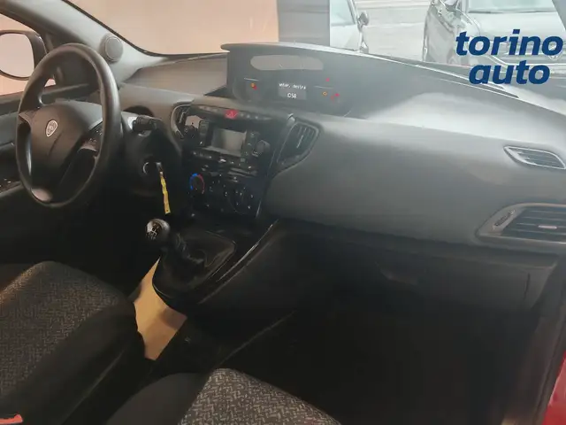 Lancia Ypsilon view 4