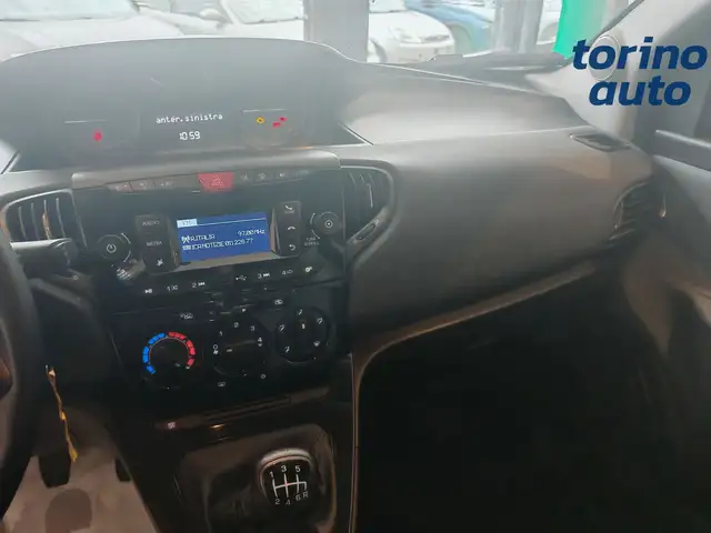 Lancia Ypsilon view 10