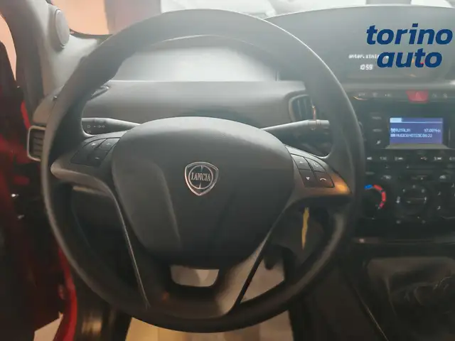 Lancia Ypsilon view 9