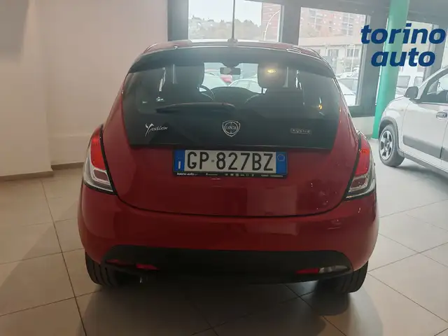 Lancia Ypsilon view 3
