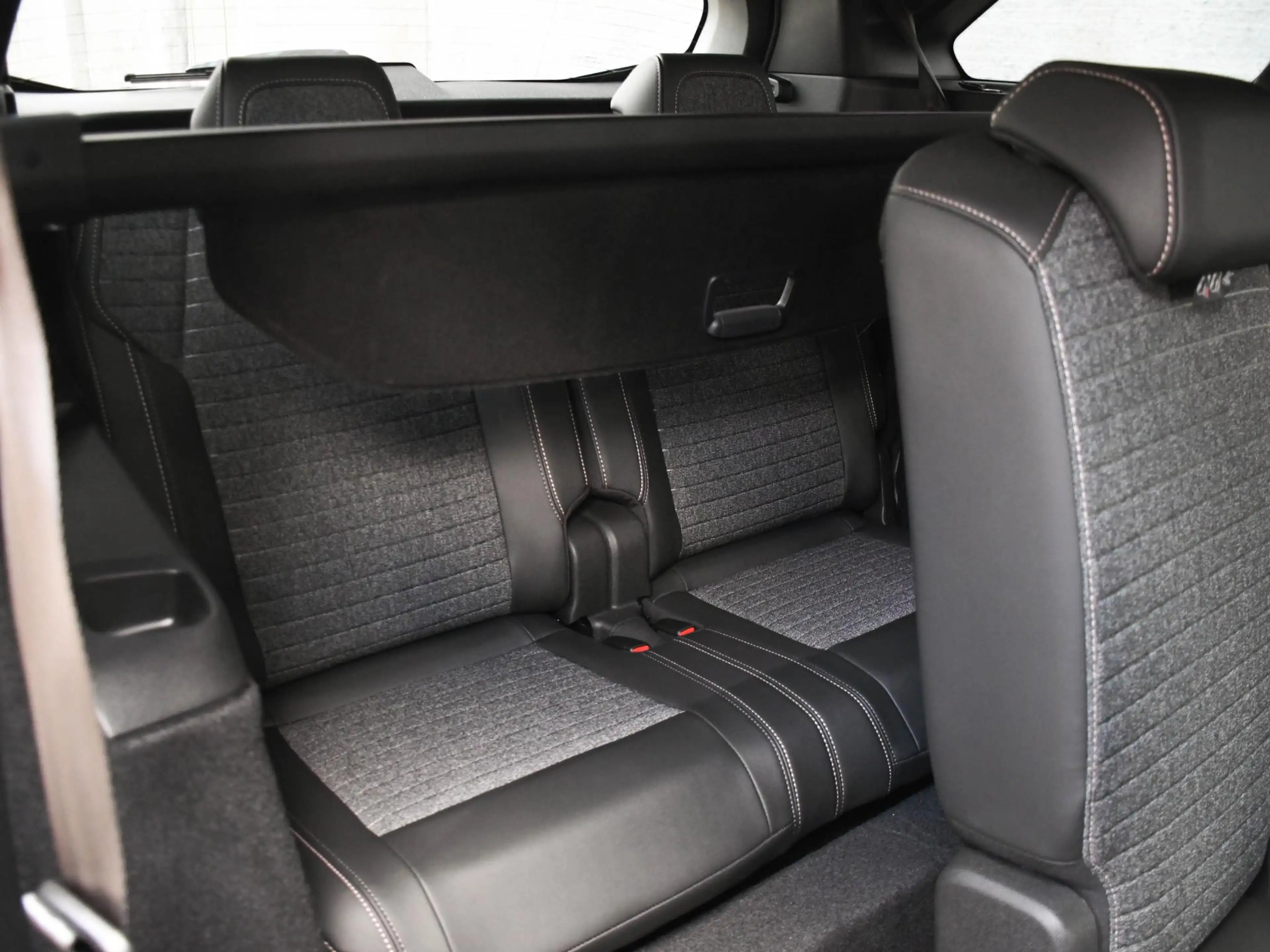 Peugeot 5008 Allure 1.6 Plug-in Hybrid 195pk Automaat 7-Persoon — photo 12