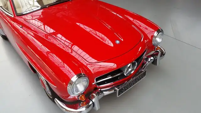 Mercedes-Benz 190 SL view 4